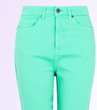 Spring Gardens Green Capri Pants