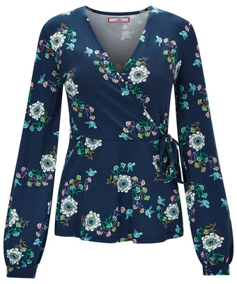 Undeniably Striking Top Undeniably Striking Top
